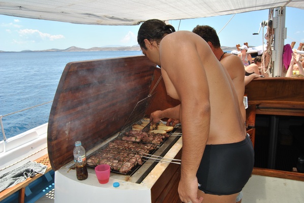 BBQ lunch at 'Agios Georgios'