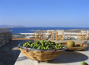 Upper floor veranda with open view to the bay